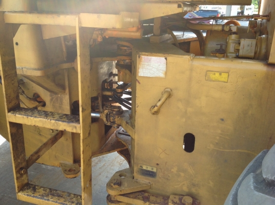 รถตักล้อยาง Komatsu 515 เก่าญี่ปุ่น ขนาดบุ้งกี๋เสริมแล้ว 1.5Q ต้องการไฟแนนซ์โทรมาคุยได้ รถตักล้อยาง Komatsu 515 เก่าญี่ปุ่น ขนาดบุ้งกี๋เสริมแล้ว 1.5Q ต้องการไฟแนนซ์โทรมาคุยได้