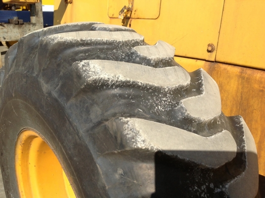 รถตักล้อยาง Komatsu 515 เก่าญี่ปุ่น ขนาดบุ้งกี๋เสริมแล้ว 1.5Q ต้องการไฟแนนซ์โทรมาคุยได้ รถตักล้อยาง Komatsu 515 เก่าญี่ปุ่น ขนาดบุ้งกี๋เสริมแล้ว 1.5Q ต้องการไฟแนนซ์โทรมาคุยได้