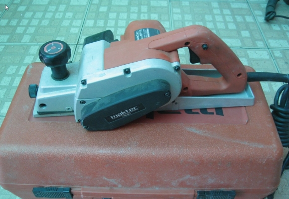 ขายด่วนกบไฟฟ้า maktec MT110 แท้แน่นอน 100\%คับ ขายด่วนกบไฟฟ้า maktec MT110 แท้แน่นอน 100\%คับ