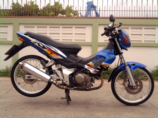 ขออนุญาติขาย   Honda Sonic 125 CC. สีน้ำเงิน ล้อเงิน