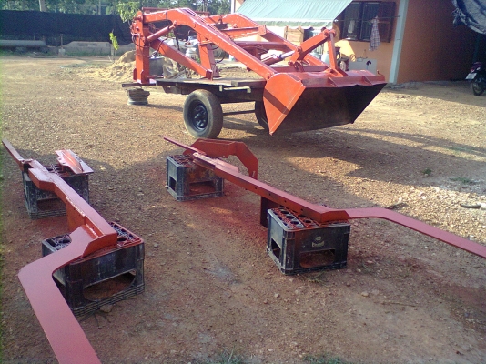 ขายชุดตักรถไถ  เดิมทีใช้อยู่กับรถไถ 42  แรงครับ