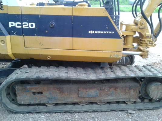 ขายรถขุด komatsu PC20-6 รุ่น6 เก่านอกไม่เคยใช้งานในไทย แถมปากคีบ
