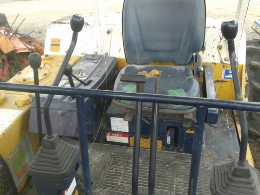 ขายรถขุด komatsu PC20-6 รุ่น6 เก่านอกไม่เคยใช้งานในไทย แถมปากคีบ