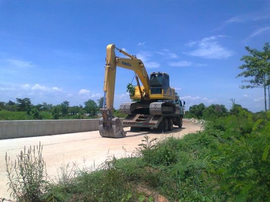 ขาย..รถขุด KOMATSU PC200-7 รถสวยแจ่ม แรงดี สภาพใหม่ทั้งคัน มีทะเบียนครบ ราคาต่อรองได้อีก..