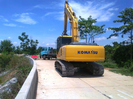 ขาย..รถขุด KOMATSU PC200-7 รถสวยแจ่ม แรงดี สภาพใหม่ทั้งคัน มีทะเบียนครบ ราคาต่อรองได้อีก..