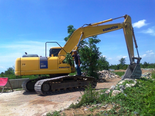 ขาย..รถขุด KOMATSU PC200-7 รถสวยแจ่ม แรงดี สภาพใหม่ทั้งคัน มีทะเบียนครบ ราคาต่อรองได้อีก..