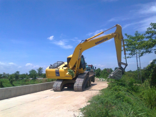 ขาย..รถขุด KOMATSU PC200-7 รถสวยแจ่ม แรงดี สภาพใหม่ทั้งคัน มีทะเบียนครบ ราคาต่อรองได้อีก..