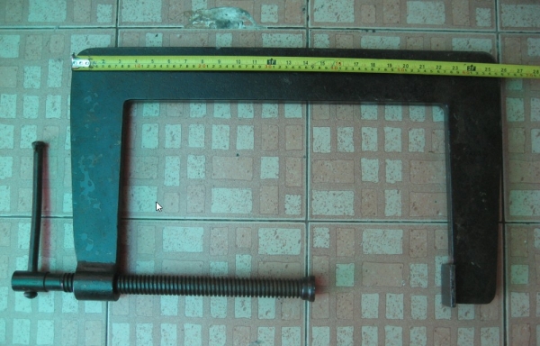 ขายปากกาจับชิ้นงาน C-CLAMP MADE IN GERAMANY ยาว 65cm. กว้าง38cm.