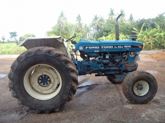 ขายถูกๆรถไถ FORD 6610 เสื้อลาย สภาพเดิมๆเก่านอก รถใช้มือเด่ว