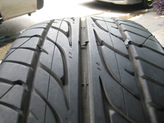 ขายยาง yokohama db 215 55 17 ปี09 1เส้น และdunlop `สภาพ90\%อีกเส้น