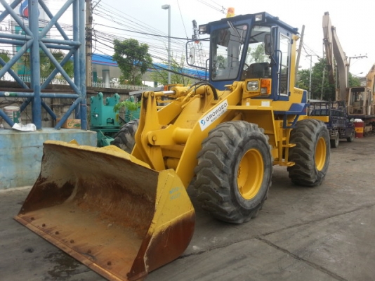 รถตักล้อยาง WA150-1-30227  สภาพสวย  นำเข้าจากญี่ปุ่น เพิ่งมาถึงไทยวันนี้  รถจอดที่ C.S หลักสี่ โทร.081-373-0559