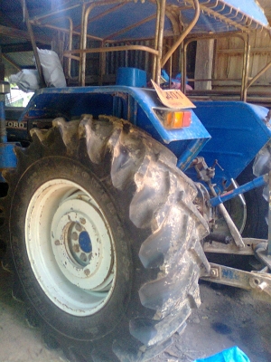 ขายรถไถนาฟอร์ด6610เสื้อลายพร้อมทะเบียนเต็ม