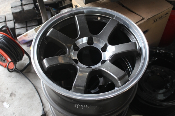 ขายล้อแม้ก ขอบ17 กว้าง 8 6 รู สภาพ เดิมๆ  12000.- พร้อมส่ง