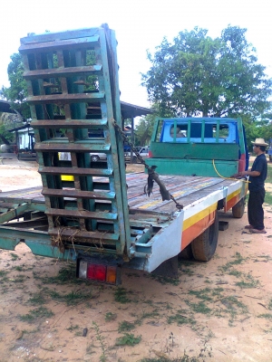 ขายรถหกล้อหางปลาขึ้นรถเกี่ยว