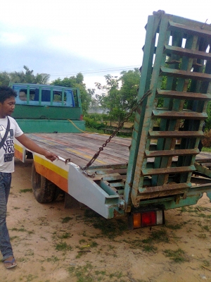 ขายรถหกล้อหางปลาขึ้นรถเกี่ยว