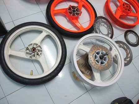 ขายชุดสีและอะไหล่Serpico150 / KR150