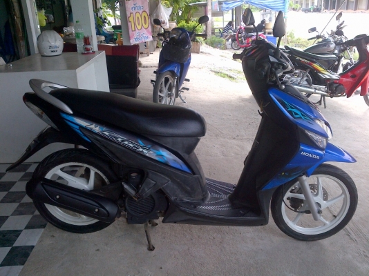 ขาย!ฮอนด้าคลิ๊ก รุ่นท๊อป ล้อแม็ก ปี49 รถเครื่องเดิมแน่นๆ พร้อมใช้ ทะเบียน+เอกสารโอน ภาษีไม่หมด 088-2197709