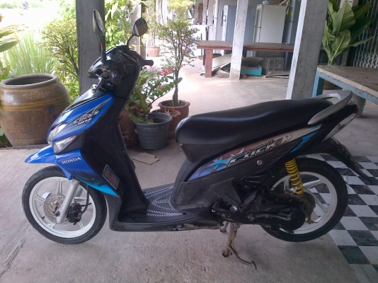 ขาย!ฮอนด้าคลิ๊ก รุ่นท๊อป ล้อแม็ก ปี49 รถเครื่องเดิมแน่นๆ พร้อมใช้ ทะเบียน+เอกสารโอน ภาษีไม่หมด 088-2197709