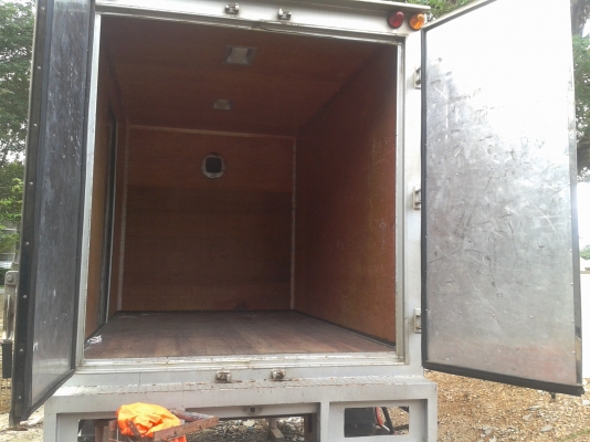 ตู้แห้งสภาพ80\% ใช้ขนอุปกรณ์ไฟฟ้า ภายในสวยมาก