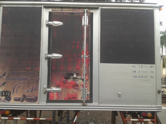 ตู้แห้งสภาพ80\% ใช้ขนอุปกรณ์ไฟฟ้า ภายในสวยมาก