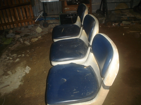 หลินรัชดา 081-585-6957 เก้าอี้ 3 ที่นั่ง แข็งแรง800บาทจัดไป