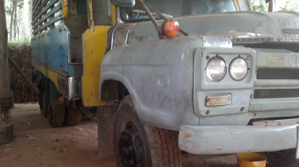 ISUZU  10 ล้อหัวยาว  ยางเต็ม  เล่มพร้อมโอนค่ะ