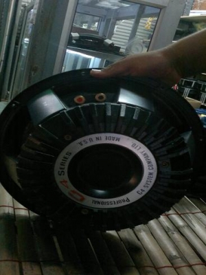 ขายซับ 15 นิ้ว1คู่ ได้ทั้งบ้าน และรถครับ ว้อยเดี่ยว ยี่ห้อ c4 series