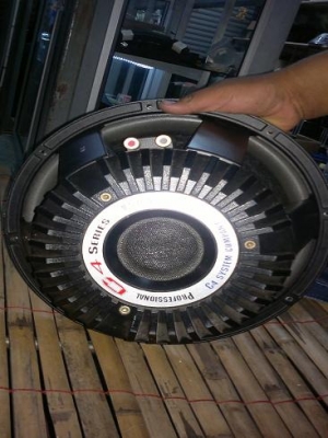 ขายซับ 15 นิ้ว1คู่ ได้ทั้งบ้าน และรถครับ ว้อยเดี่ยว ยี่ห้อ c4 series