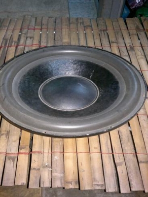 ขายซับ 15 นิ้ว1คู่ ได้ทั้งบ้าน และรถครับ ว้อยเดี่ยว ยี่ห้อ c4 series