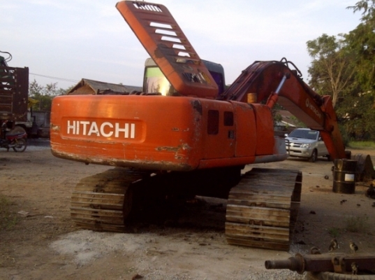 ขายด่วนรถขุด  HITACHI EX200-2 ตามสภาพ  เครื่องดี ติดแค่สีไม่สวย เก็บรั่วซึมแล้ว  บูม อาร์ม ไม่มีร้าวหรือปะ  รถสตาทติดดี ขยับได้ แนะนำหาช่างมาดูเอาครับ พอเอาไปทำกำไรขาย หรือไปทำใช้งานได้ครับ   แนะนำก็คือ ไปติดเมกะปั๊มเพิ่ม ก็ ใช้งานได้เลยครับ    เอกสารมีคร