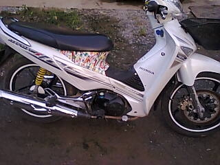 ขายเวฟ125 เลี้ยวบังลม สตาทมือล้อแมกไนท์แท้เครื่องดีราคา 25000  บาท