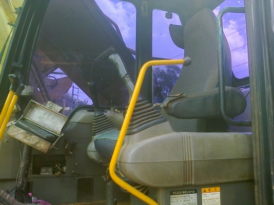 ขาย..รถขุดPC200-6 เล่มทะเบียน รถมือเดียวจากห้าง สภาพดีรถแห้งไม่มีเยื้ม เดิมๆ