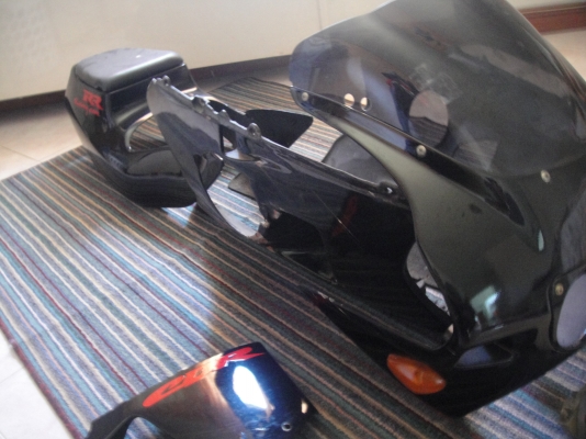 ขาย แฟริ่งเดิม cbr400 ปี 89 ครับ 3,500 ครบทุกชิ้นครับ