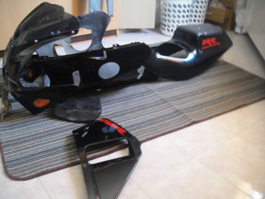 ขาย แฟริ่งเดิม cbr400 ปี 89 ครับ 3,500 ครบทุกชิ้นครับ