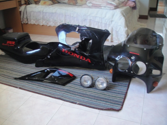 ขาย แฟริ่งเดิม cbr400 ปี 89 ครับ 3,500 ครบทุกชิ้นครับ