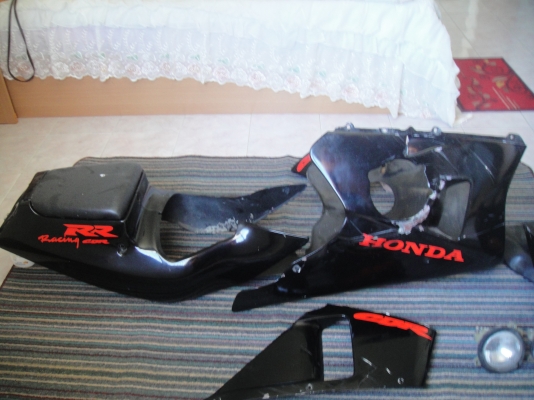 ขาย แฟริ่งเดิม cbr400 ปี 89 ครับ 3,500 ครบทุกชิ้นครับ