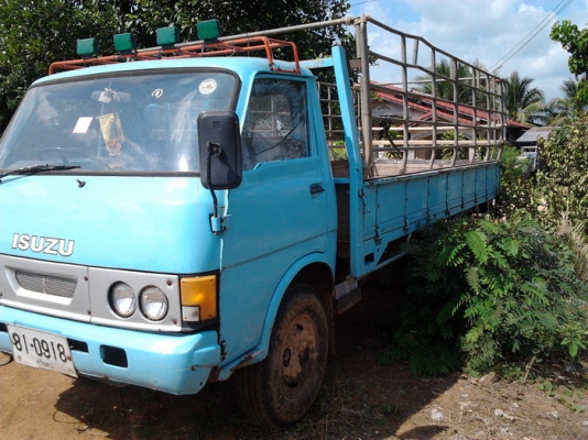 ISUZU ELF 100 แรงฝาขาว หัวแป กระบะคอกเหล็กยาว 4.30 เมตร เครื่องแห้งดีไม่มีเยิ้ม ภายในเก๋งครบหัวบางสวยเก็บสีให้เรียบร้อย ช่วงล่างคัชซีไม่ผุ ยางสภาพดี 60\% เอกสารเล่มทะเบียนครบพร้อมโอนครับ