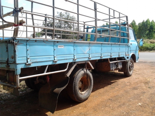 ISUZU ELF 100 แรงฝาขาว หัวแป กระบะคอกเหล็กยาว 4.30 เมตร เครื่องแห้งดีไม่มีเยิ้ม ภายในเก๋งครบหัวบางสวยเก็บสีให้เรียบร้อย ช่วงล่างคัชซีไม่ผุ ยางสภาพดี 60\% เอกสารเล่มทะเบียนครบพร้อมโอนครับ