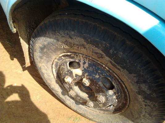 ISUZU ELF 100 แรงฝาขาว หัวแป กระบะคอกเหล็กยาว 4.30 เมตร เครื่องแห้งดีไม่มีเยิ้ม ภายในเก๋งครบหัวบางสวยเก็บสีให้เรียบร้อย ช่วงล่างคัชซีไม่ผุ ยางสภาพดี 60\% เอกสารเล่มทะเบียนครบพร้อมโอนครับ