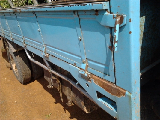 ISUZU ELF 100 แรงฝาขาว หัวแป กระบะคอกเหล็กยาว 4.30 เมตร เครื่องแห้งดีไม่มีเยิ้ม ภายในเก๋งครบหัวบางสวยเก็บสีให้เรียบร้อย ช่วงล่างคัชซีไม่ผุ ยางสภาพดี 60\% เอกสารเล่มทะเบียนครบพร้อมโอนครับ