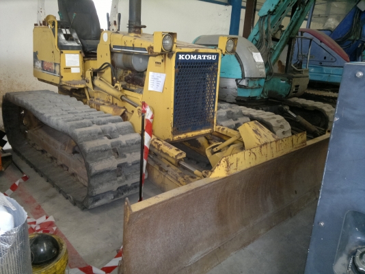 รถแทรกเตอร์ KOMATSU D20P-6 รถนอกนำเข้าจากญี่ปุ่น ราคาไม่แพงครับ ติดต่อ มานะ 085-9049669