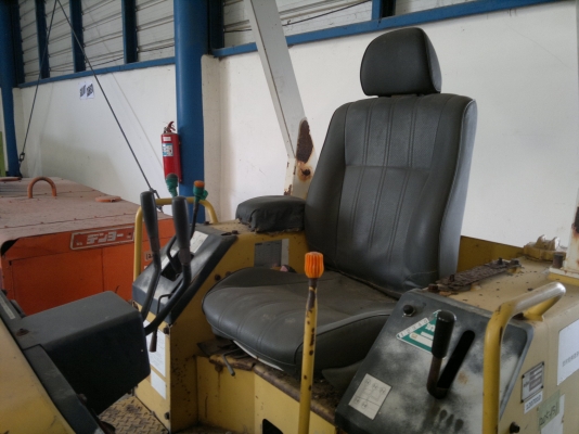 รถแทรกเตอร์ KOMATSU D20P-6 รถนอกนำเข้าจากญี่ปุ่น ราคาไม่แพงครับ ติดต่อ มานะ 085-9049669