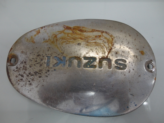ขาย ฝาครอบเครื่องเก่าเก็บ suzuki แท้ เก่าเก็บ สนใจติดต่อ 081-005-8785