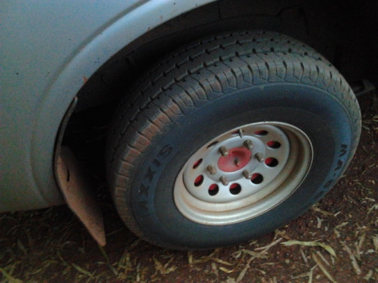 ISUZU D-MAX SPARK EX 2.5 Ddi i-TEQ MT ปี 2008 กระบะมีหลังคาโดยสาร รถบ้านสภาพดีมากครับ เครื่องดี ภายในเก๋งครบ ช่วงล่างแน่นดี ยางสภาพดี 70\% พร้อมใช้งาน เอกสารทะเบียนภาษีไม่ขาดพร้อมโอนสิทธิ์ได้เลยครับ