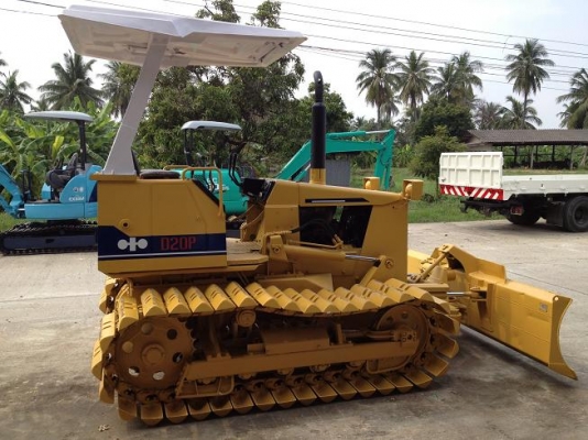 ขายรถแทรกเตอร์ตีนตะขาบ KOMATSU D20-6 มือสอง นำเข้าจากญี่ปุ่น ทำสีใหม่