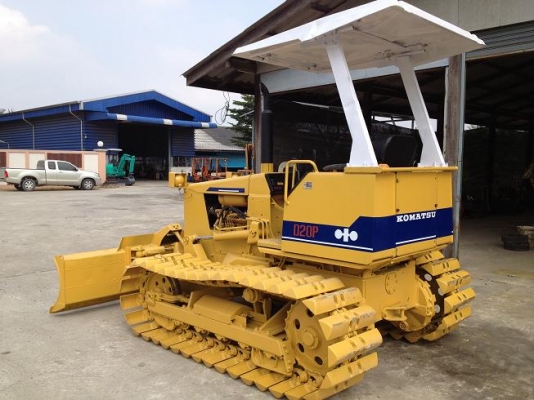 ขายรถแทรกเตอร์ตีนตะขาบ KOMATSU D20-6 มือสอง นำเข้าจากญี่ปุ่น ทำสีใหม่