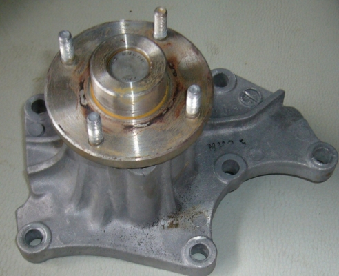 ขายปั้มน้ำ ISUZU สภาพดี เพิ่งถอดออก ขาย 500 บาท