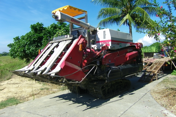 ขาย รถเกี่ยวข้าว  พร้อมมัดฟางในตัว