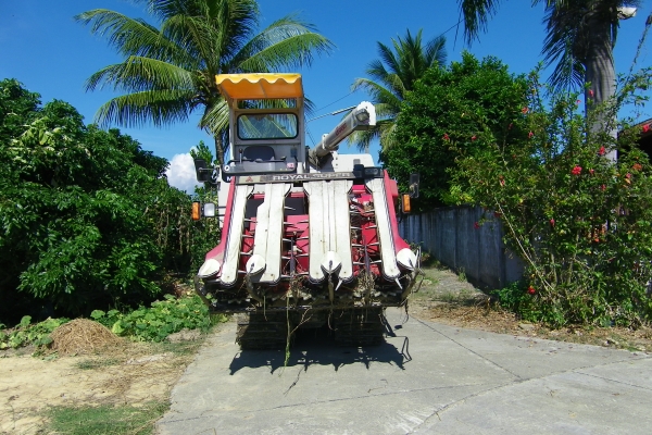 ขาย รถเกี่ยวข้าว พร้อมมัดฟางในตัว ขาย รถเกี่ยวข้าว พร้อมมัดฟางในตัว