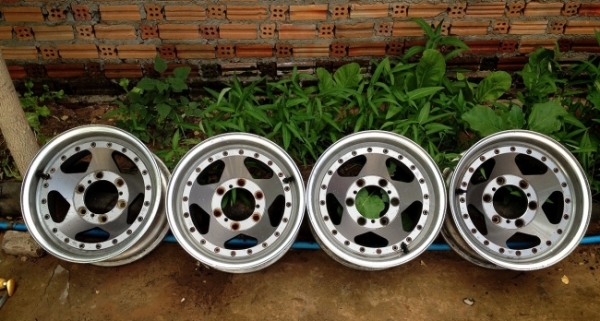 ขายล้อ 3 ชิ้นแท้ JAPAN ขอบ 15x7 ใส่ 6รูกระบะ หมุดจม สภาพเดิมหมด สวยๆ ครับ ขายล้อ 3 ชิ้นแท้ JAPAN ขอบ 15x7 ใส่ 6รูกระบะ หมุดจม สภาพเดิมหมด สวยๆ ครับ